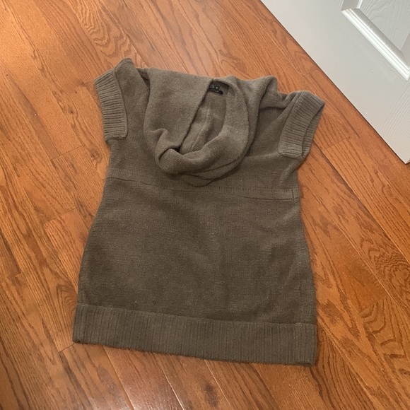 Sweater. - Picture 3 of 3